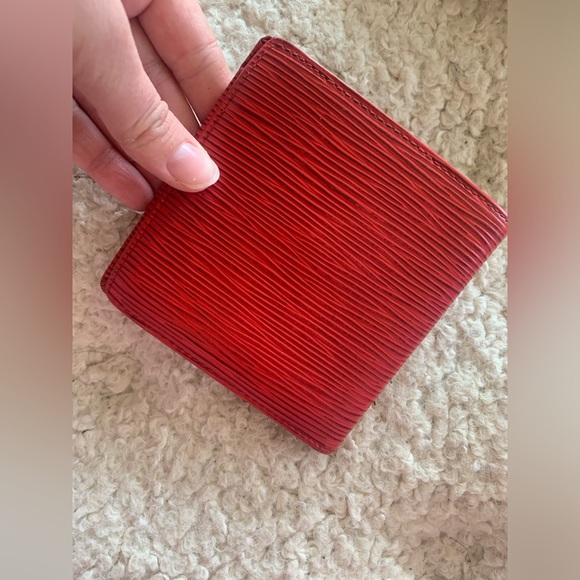 Louis Vuitton epi leather wallet - Picture 5 of 12